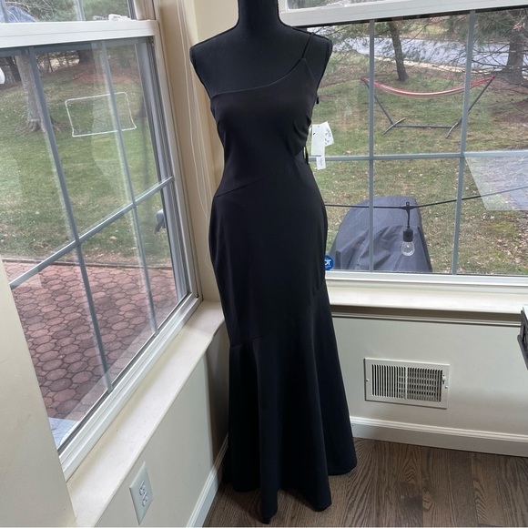 AQUA
Scuba Crepe One-Shoulder Dress - 100% Exclusive Black Size 4 form fitting - Picture 11 of 12